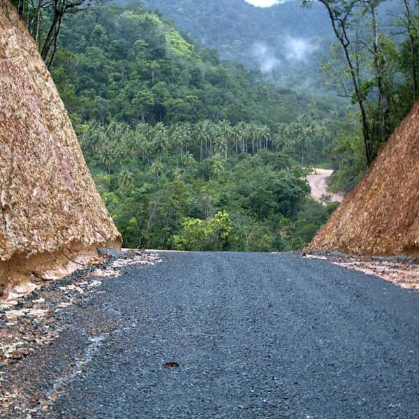 Motorradreisen Thailand Fahrt majestätische Felsformationen